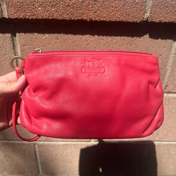 NWT Coach Large Pink Leather Wristlet - Picture 1 of 8